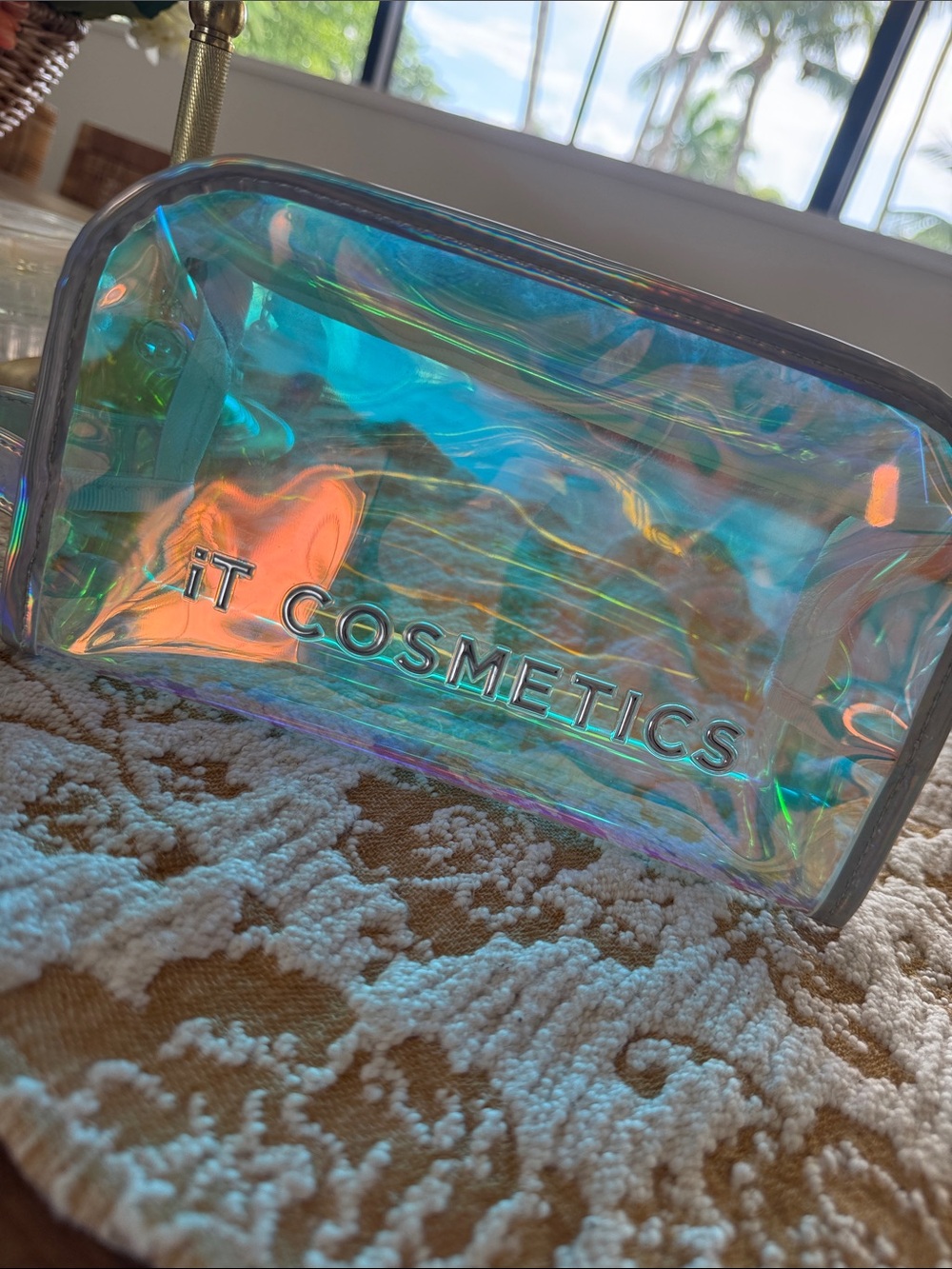 it cosmetics Iridescent Holographic Clear Makeup Pouch
